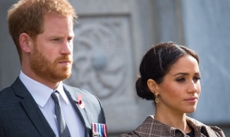 Harry - Meghan muốn về Anh làm lễ rửa tội cho con gái: 'Đừng đùa với lửa'