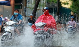 Hà Nội trời mưa dông, Bắc Bộ cần chú ý ngập lụt, sạt lở đất