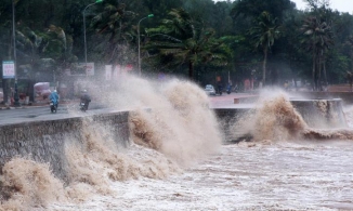 Bão Conson có khả năng mạnh thêm, giật cấp 13 khi cách quần đảo Hoàng Sa 120km