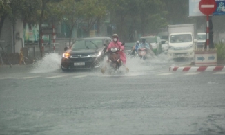 12 giờ tới, áp thấp nhiệt đới có khả năng mạnh lên thành bão, từ tối nay các tỉnh miền Trung bị ảnh hưởng