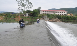 Bão số 7 sẽ gây mưa rất to khu vực từ Thanh Hóa đến Quảng Bình, người dân nên di dời đến nơi an toàn, hạn chế ra đường khi mưa lũ