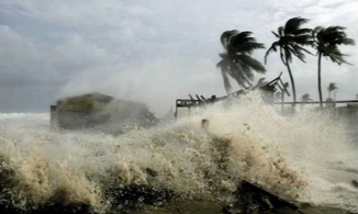 Bão số 8 di chuyển nhanh vào vùng biển Bắc Trung Bộ, Hà Tĩnh cấm biển 