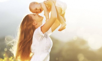 Phụ nữ sau sinh thay đổi như thế nào: 90% phụ nữ bị rụng tóc