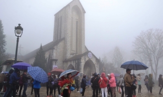 Không khí lạnh lấn sâu, Sa Pa xuống 6 - 8 độ C, miền Trung mưa lớn