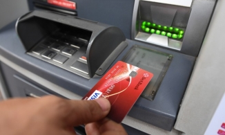 Sau 31/12/2021, khách dùng thẻ ATM băng từ có còn sử dụng được không?