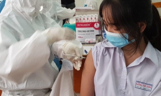 Nhiều trường ở Hà Nội thông báo hoãn tiêm vaccine Covid-19 cho học sinh