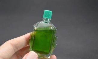 Trước khi đi ngủ nhỏ 1 giọt dầu gió vào rốn bạn sẽ thấy cơ thể thay đổi bất ngờ 