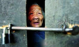 Từ năm 2022, con cái bỏ mặc, không chăm sóc cha mẹ già sẽ bị phạt đến 20 triệu đồng