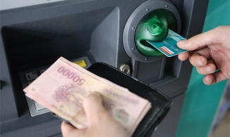Khi ATM không nhả tiền dù tài khoản đã báo trừ tiền, bạn nên làm gì?