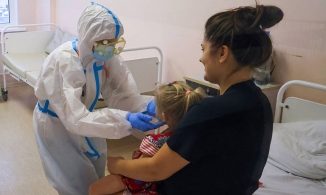 BS Trương Hữu Khanh hướng dẫn phát hiện triệu chứng và cách chăm sóc trẻ nhiễm Omicron