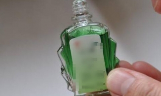 Vì sao cổ nhân dạy khi đi ngủ nên nhỏ 1 giọt dầu gió vào lòng bàn chân?