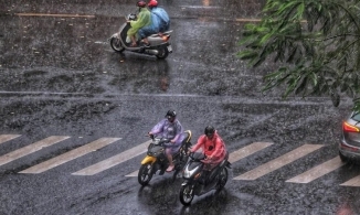 Giữa mùa hè, miền Bắc bước vào đợt mưa lạnh kéo dài nhiều ngày kể từ 7/5