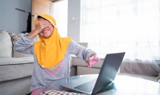 Mẹ thần đồng Đỗ Nhật Nam mách 3 cách ứng xử khéo léo khi bắt gặp con xem phim người lớn