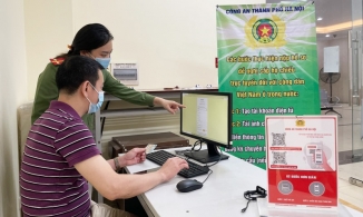 Người Hà Nội có thể ngồi ở nhà để làm thủ tục cấp hộ chiếu