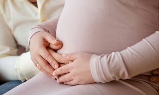 Thai nhi làm gì trong bụng mẹ suốt 9 tháng 10 ngày? Ngủ, mơ và đi tè