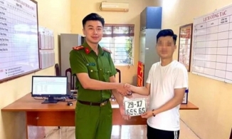 Hà Nội: Người đàn ông bấm được biển 'ngũ quý' 6 khi đăng ký xe máy ở xã
