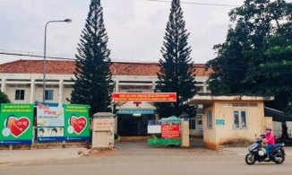 Vụ nữ sinh lớp 7 sinh con trong nhà tắm: Mẹ ruột cũng từng đẻ con ở tuổi 14