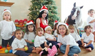 Cuộc sống của bà mẹ sinh một lúc 8 con ra sao sau 12 năm?