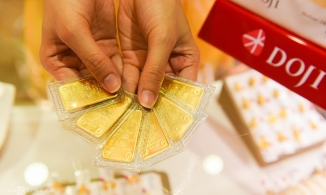 Giá vàng chiều 1/3:  Bất ngờ tăng ở cả thị trường trong nước và thế giới