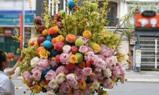 Những món quà 8/3 'nặng đô':  Từ bình hoa 65 triệu đến xe hơi tiền tỷ