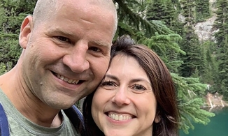 Vợ cũ tỷ phú Amazon Jeff Bezos tái hôn với thầy giáo của con