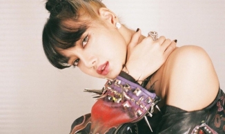 Lisa đích thân 'bật mí' về  màn solo debut, không phải 1 bài mà là nguyên cả album khiến fan sướng rơn