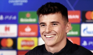 Chị em chú ý: trận quyết đấu giữa Anh và Đức cũng là cuộc chiến của 2 hot-boy đẹp trai đá bóng giỏi