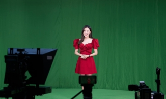 Á hậu Huyền My  gây chú ý khi đeo đồng hồ giá 3 tỷ khi làm MC thể thao