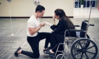 Kim Lý cầu hôn Hồ Ngọc Hà ngay tại bệnh viện sau ca mổ sinh con thành công