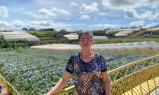 Cụ bà 72 tuổi khiến cộng đồng mạng trầm trồ khi “phượt” Đà Lạt một mình