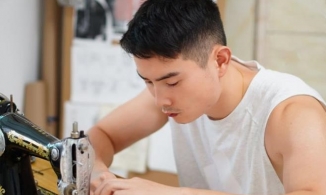 Ông bố nghèo tự tay may 100 chiếc váy để con gái được sống như công chúa