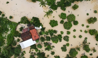 Nha Trang ngập trong biển lũ vì mưa lớn