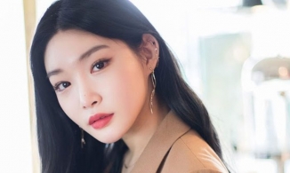 Ngôi sao thần tượng KPop Chungha xác nhận nhiễm Covid-19