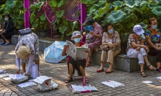 Những tập tục kỳ quặc cho người độc thân khắp thế giới