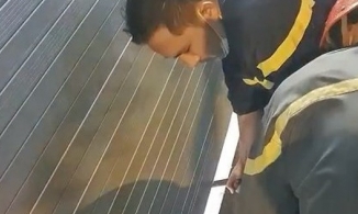  TP.HCM: Giải cứu 5 người mắc kẹt trong nhà giữa đêm vì cửa cuốn hỏng