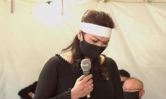 Vợ Chí Tài khóc nghẹn, hát tiễn biệt chồng lần cuối