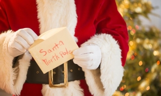 Bé gái 9 tuổi khiến ai nấy đều toát mồ hôi khi 'đòi quà' ông già Noel