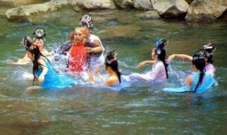 Tây Du Ký 1986: Dàn nhện tinh tắm suối cùng Trư Bát Giới toàn là đàn ông