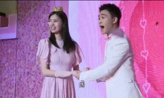 Thiếu gia Macao cầu hôn vợ nhưng lại hỏi mẹ nên đeo nhẫn ở ngón nào