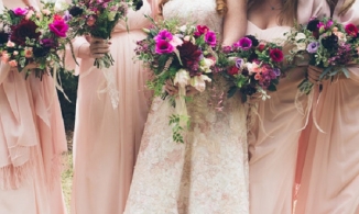 Cô dâu lập bản cam kết 37 điều cho phù dâu vì sợ bị lép vế về nhan sắc