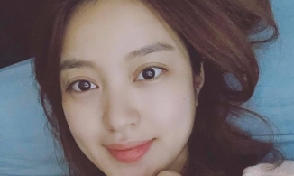 Mi Vân khoe mặt mộc khi vừa ngủ dậy