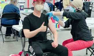 Nhật Tinh Anh là nghệ sĩ Việt đầu tiên được tiêm Vaccine ngừa Covid-19 ở Mỹ