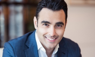 Vẻ đẹp và tài năng đáng ngưỡng mộ của tỷ phú trẻ nhất Singapore