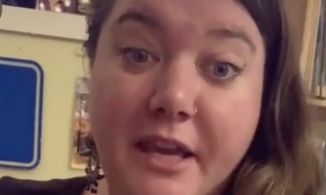 10 năm quen hàng trăm bạn trai, người phụ nữ làm bộ thẻ ghi chú tên để tránh yêu lại người cũ 