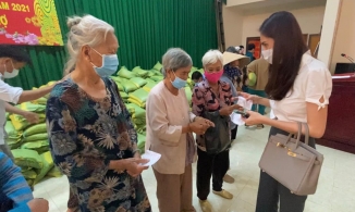 Hậu miền Trung, Thủy Tiên về miền Tây tặng quà Tết cho hơn 3000 dân nghèo