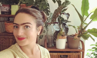 Cô gái gây ngỡ ngàng khi giữ nguyên ria mép và cặp lông mày 'dính như sam' đi hẹn hò