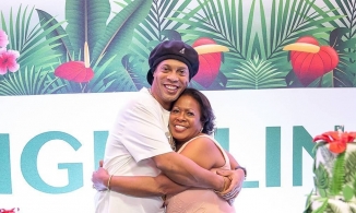 Mẹ của siêu sao bóng đá Ronaldinho qua đời ở tuổi 71 vì Covid-19