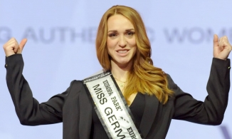 Bà mẹ hai con trở thành Hoa hậu Đức 2021