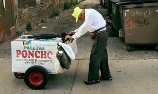 Cuộc đời thay đổi 180 độ của ông cụ bán kem nhờ một bức ảnh vu vơ đăng lên mạng xã hội