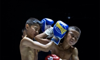 Cậu bé Thái Lan 9 tuổi đi đấu kick boxing để nuôi cả nhà
